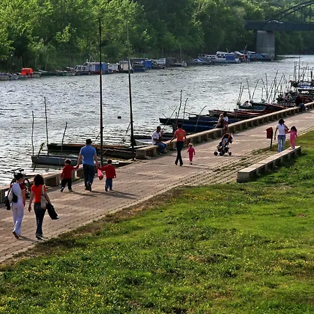 On A River Avenue Apartament Pančevo