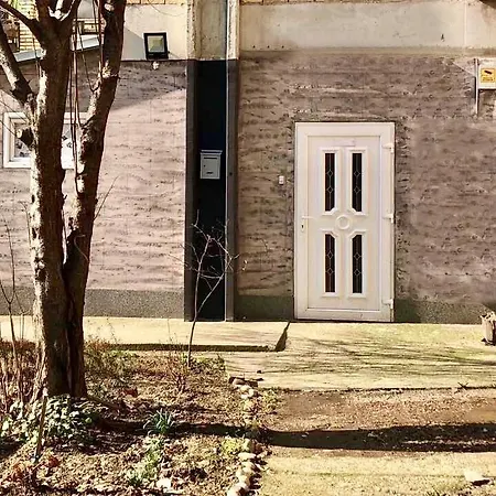 Apartament On A River Avenue