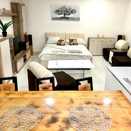 On A River Avenue Apartament *