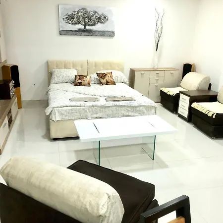Apartment On A River Avenue *